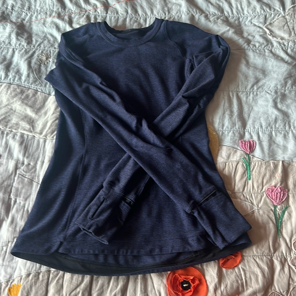 Long sleeve lululemon size 6 navy with thumb holes